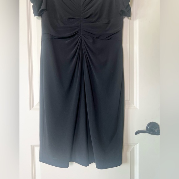 Jones New York Dress Black V-Neck Ruched and Lined Midi Dress Size 14 - Picture 4 of 9